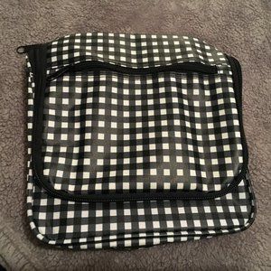 NWOT BLOOMINGDALE'S Hanging Travel Bag Black/White Zip Closure Mirror